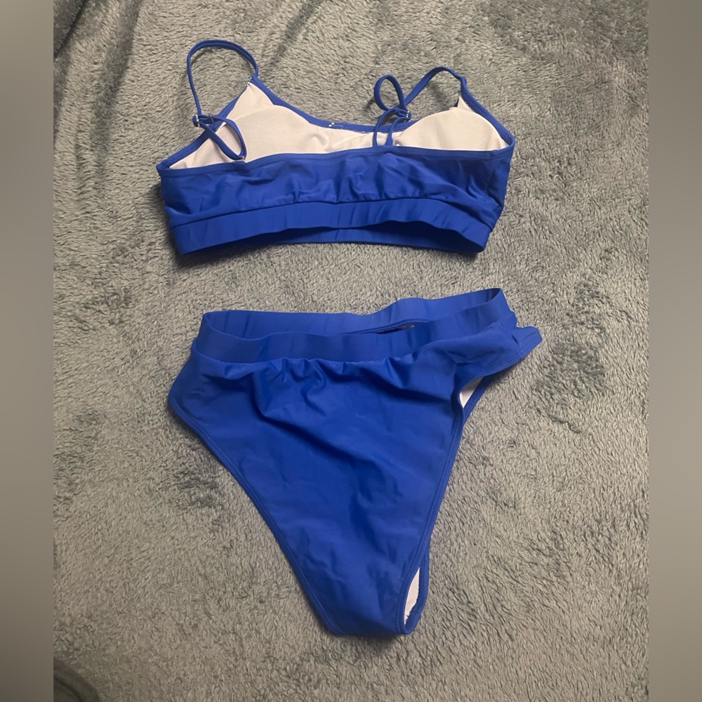 Bikini - Picture 2 of 2